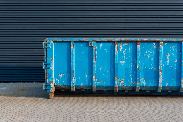 Verschillende soorten afvalcontainers voor thuis en op de bouw